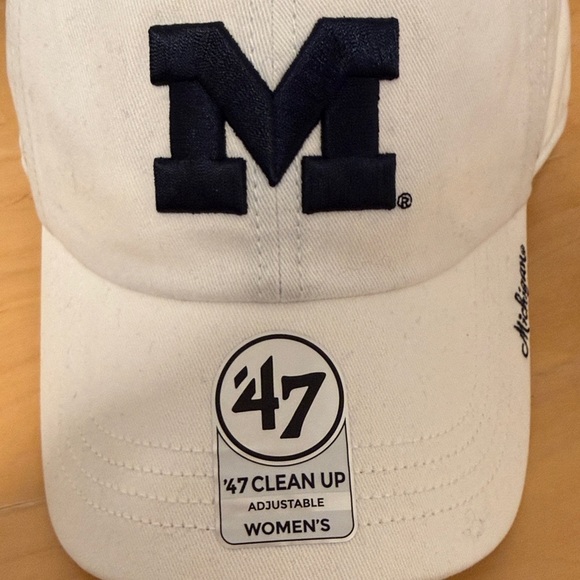 47 Brand White and Black Women's Hat - Picture 5 of 7